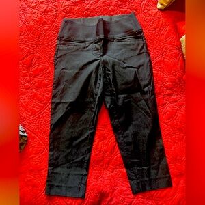 Pull on Black capri dress pants, petites.